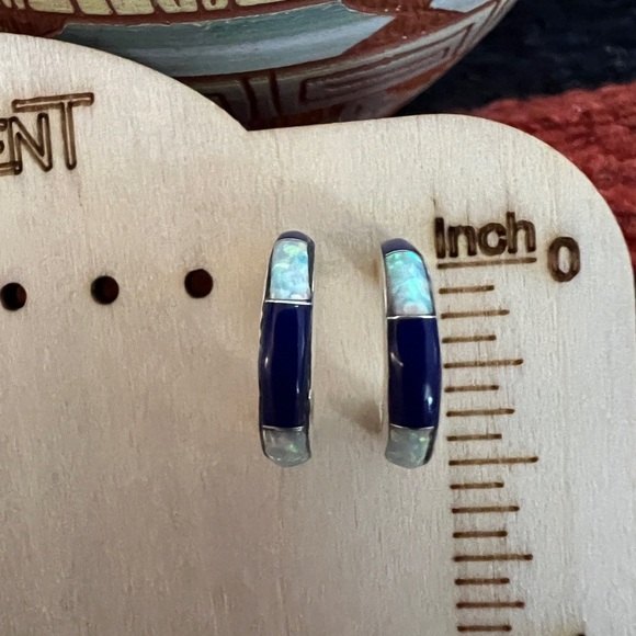 ❤️ 925 Inlaid Lapis Lazuli & Lab Opal Half Hoop Earrings Signed Navajo NM - Picture 3 of 10